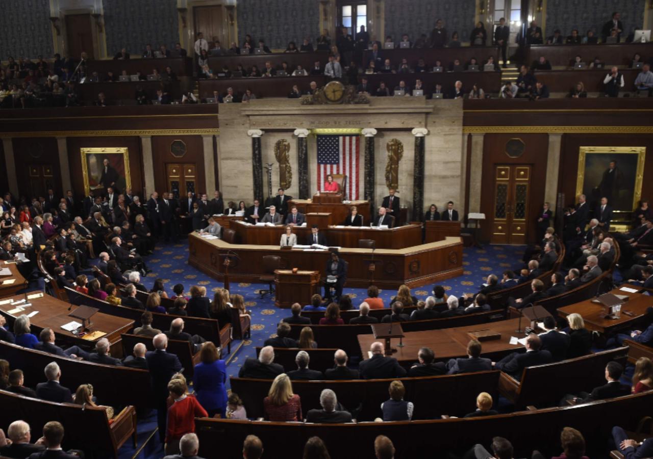 就在刚刚，美国参议院亲手给特朗普解开了“锁链”，“先开战后补票”正式合法化，拿到