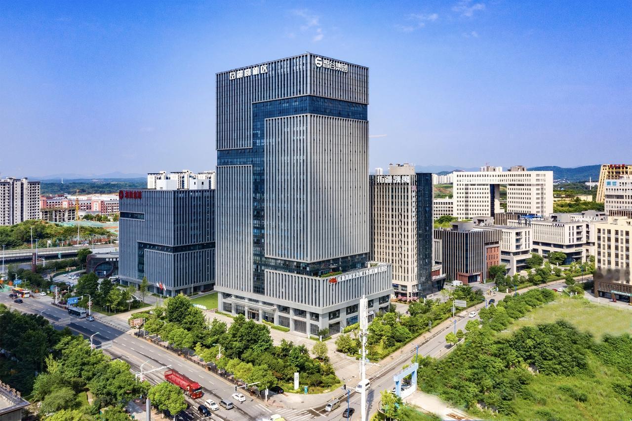 一月三项目集中签约落地，岳麓高新区链式招商激活产业新动能
 
近期岳麓高新区招商