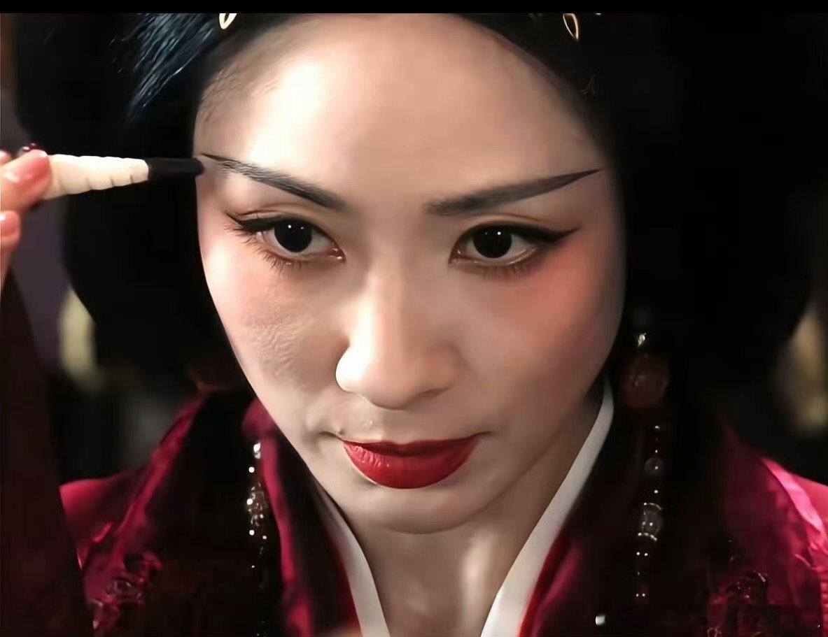 陶昕然的演技陶昕然将《雀骨》人物身上压抑多年的挣扎与柔软完美诠释，细微的神态变化