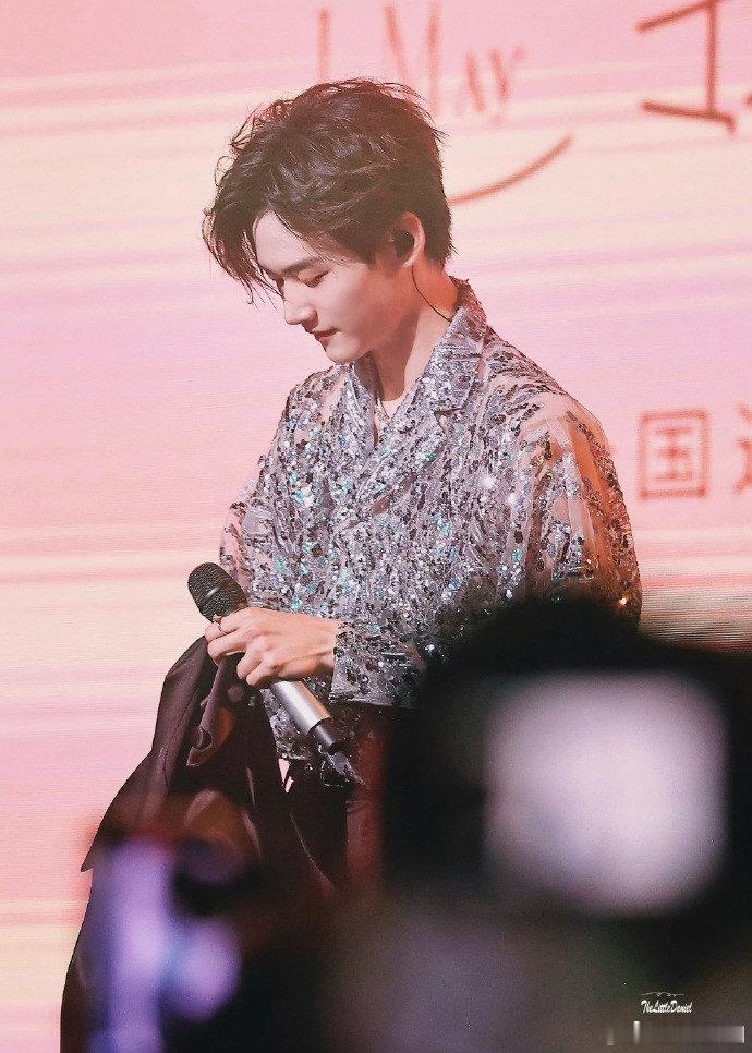 周柯宇八月行程图周柯宇八月行程有音乐节八月行程新鲜解锁，周柯宇确定出席音乐节，期