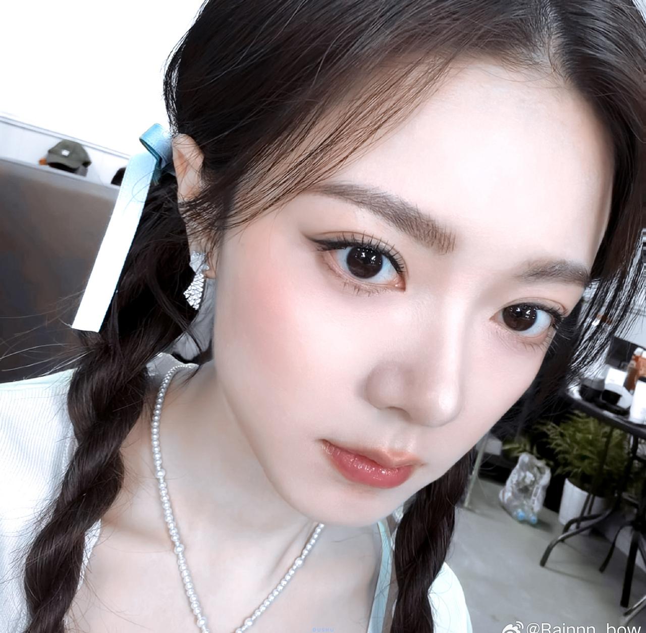 zjm 赵今麦miumiu品牌大使 

我喜欢你就像是烟火升空会在心里每一个小地