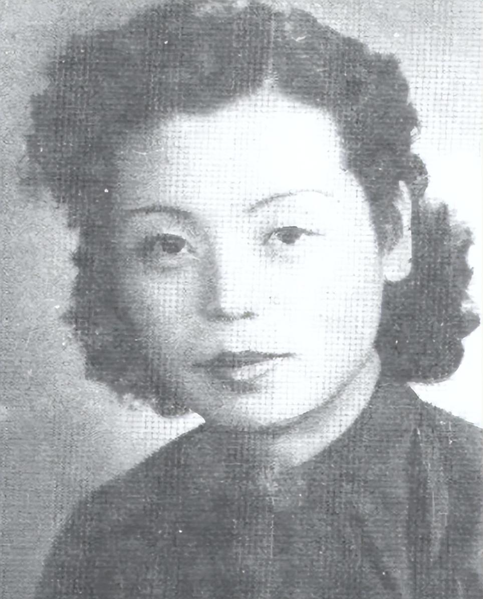 1970年，陈独秀58岁的女儿陈子美身绑5个空油桶，带着小儿子偷渡香港，9个小时