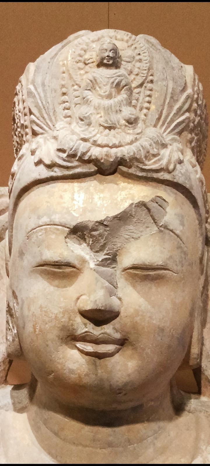 西安碑林博物馆大唐菩萨石像
图一是真品，其他是豆包生成的修复突。