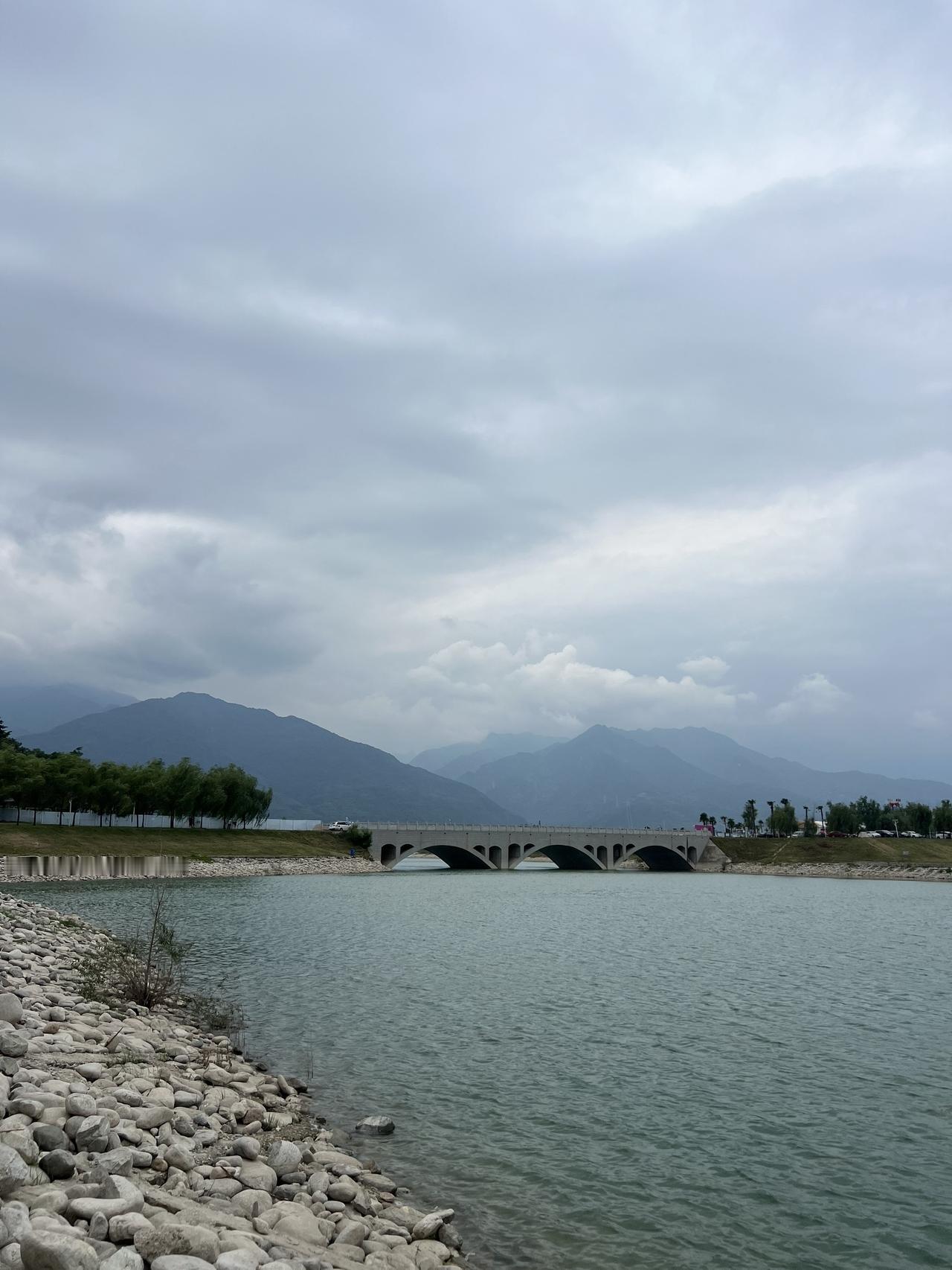庄子：人生最大的快乐是，独与天地精神往来。看山听水