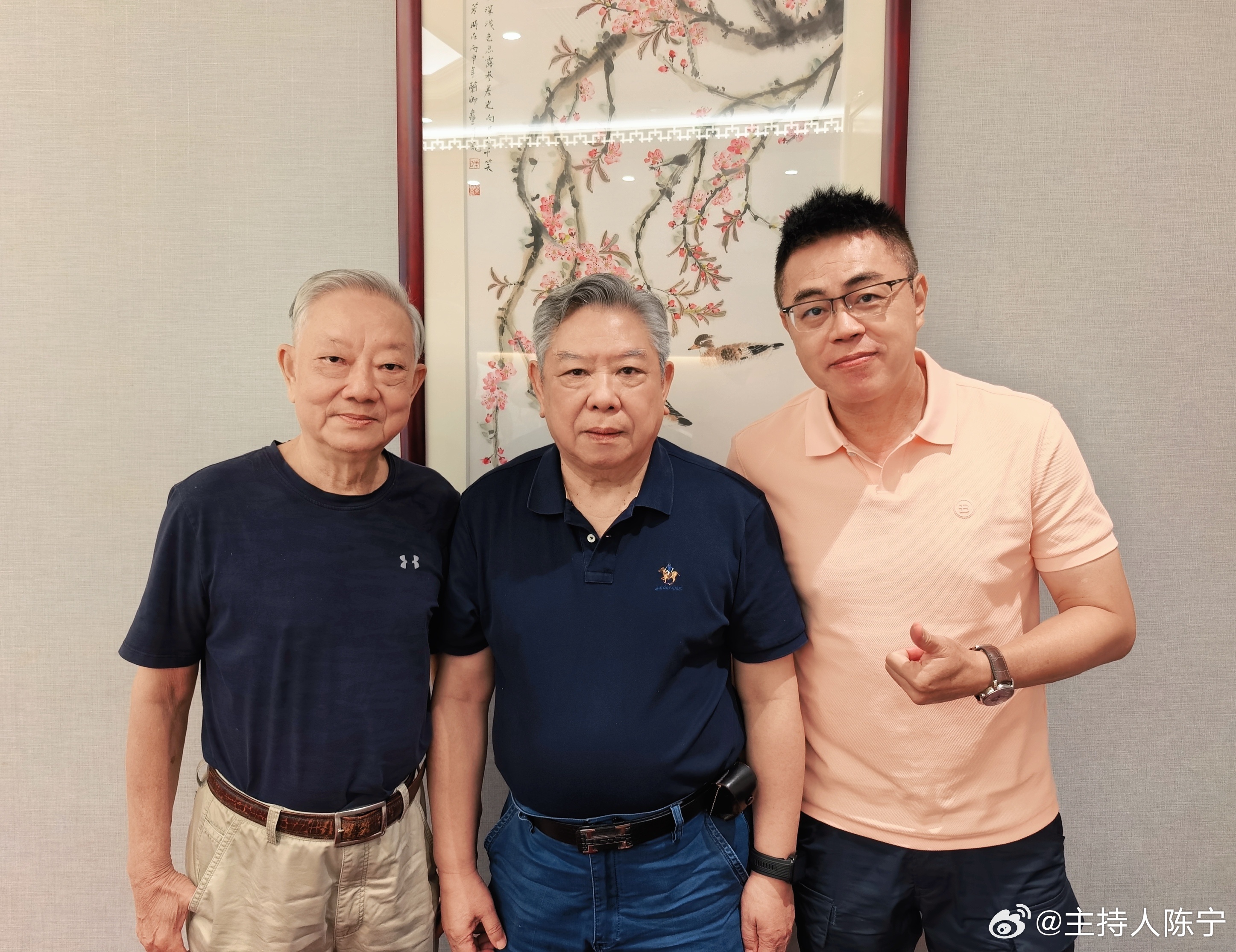 若干年前的8月28号，是我第一次在电视台以主持人的身份出镜，当时的主管领导潘辉明