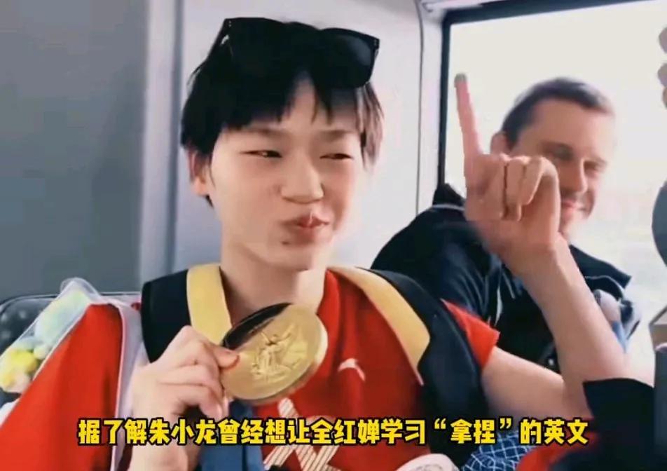 我就想知道坐在全红婵旁边的外国人当时在想什么？
看到这个样子的全红婵他是不是也很