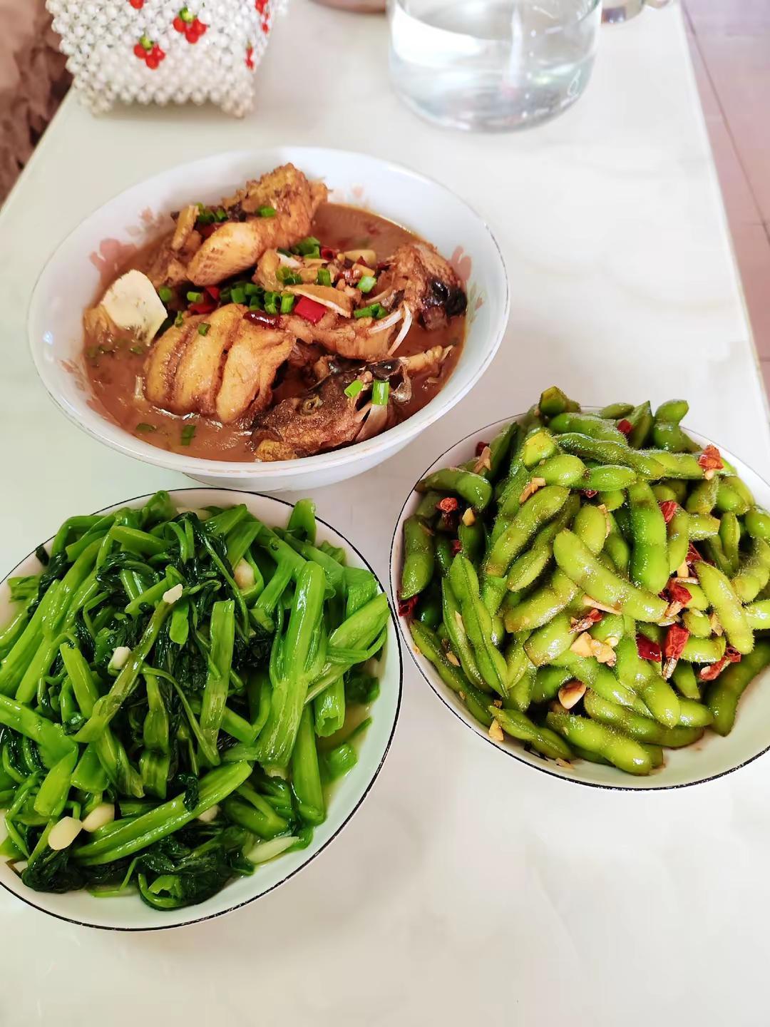 开饭啦！今天的午餐是不是很健康