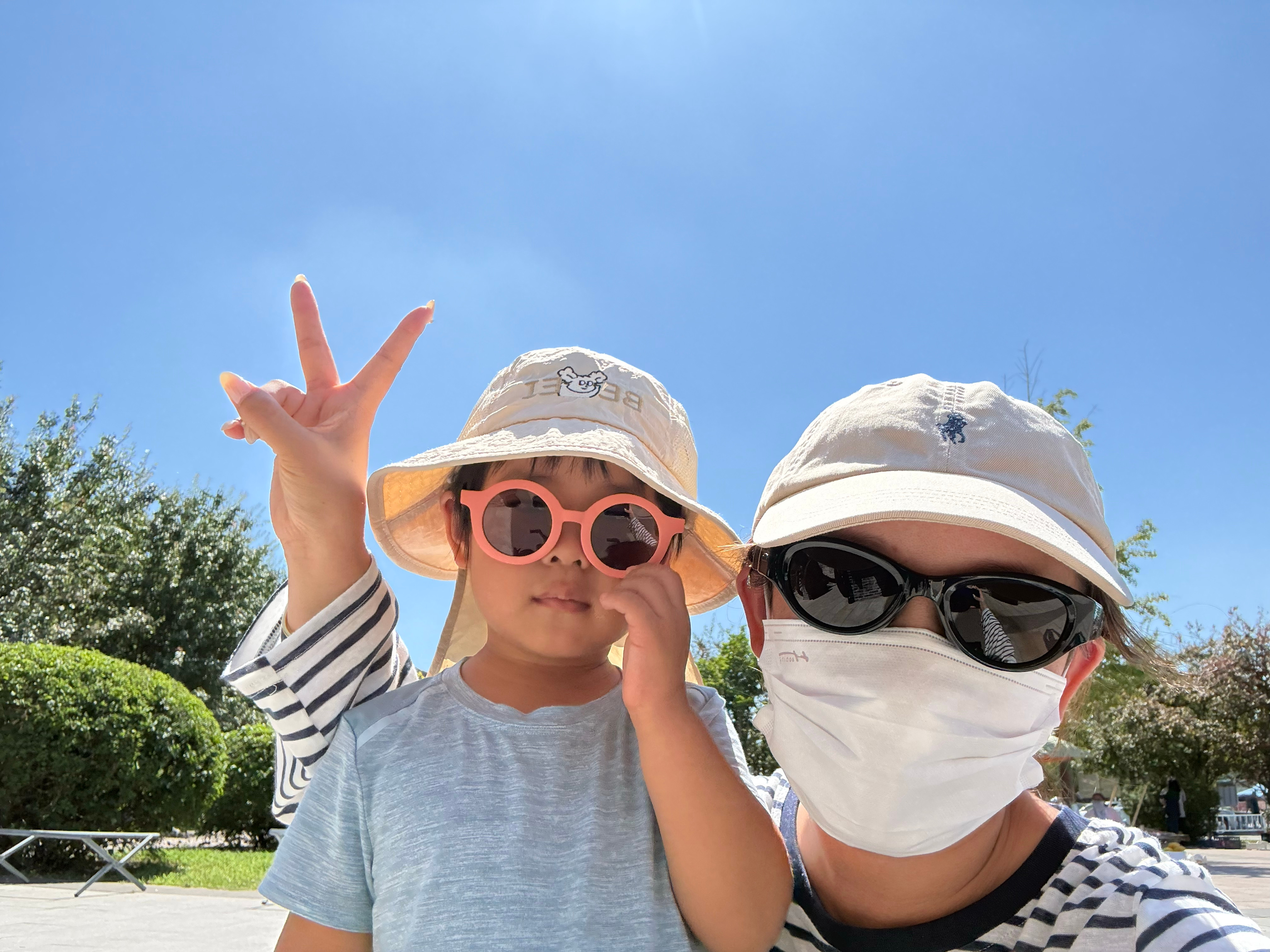 原本打算让孩子明年三月就上幼儿园的！正好三岁多一点！但是，前几天和微信哥又讨论了