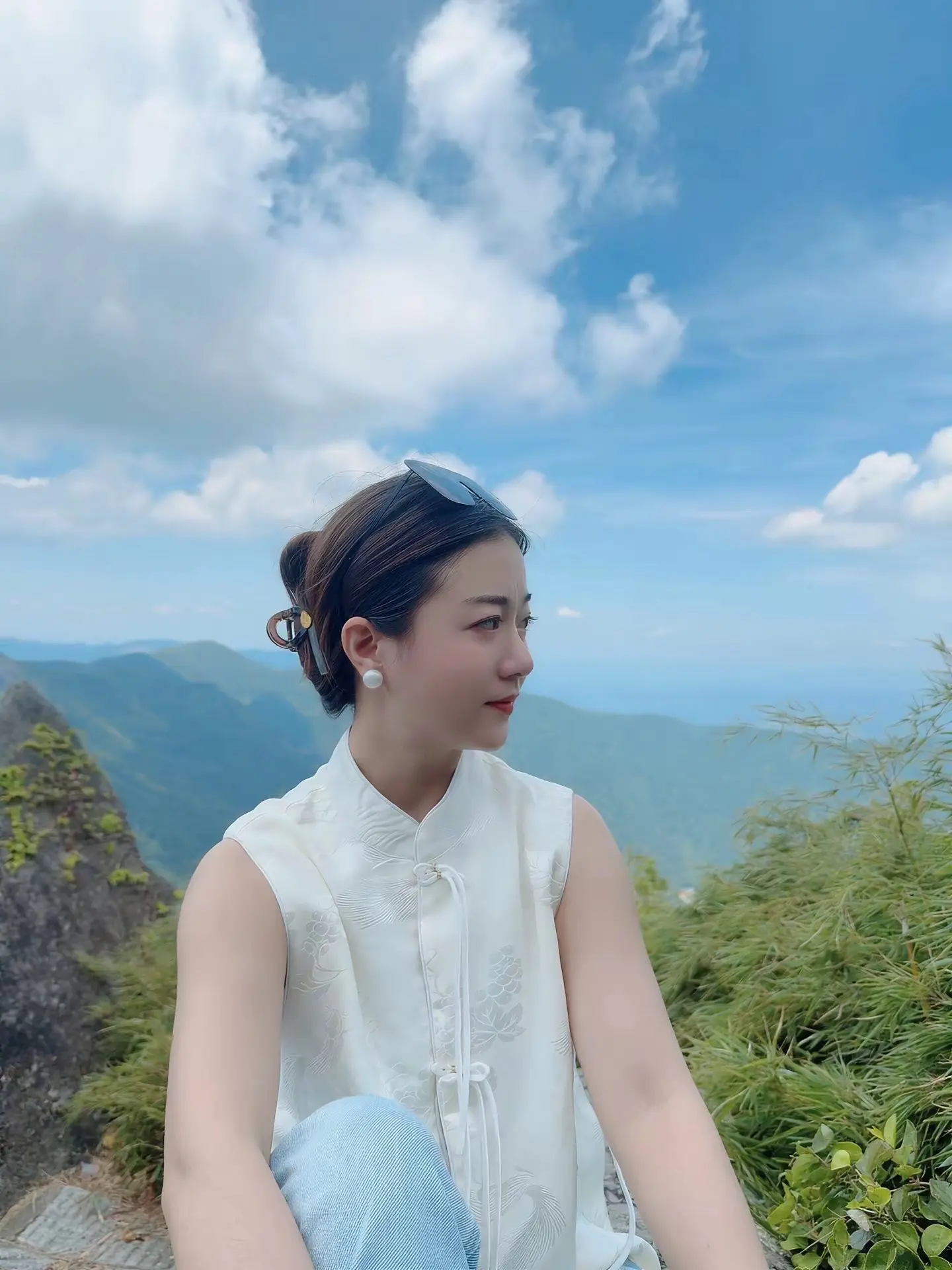 天气预报说山上有雨，我听成了山上有你，于是我去山上了