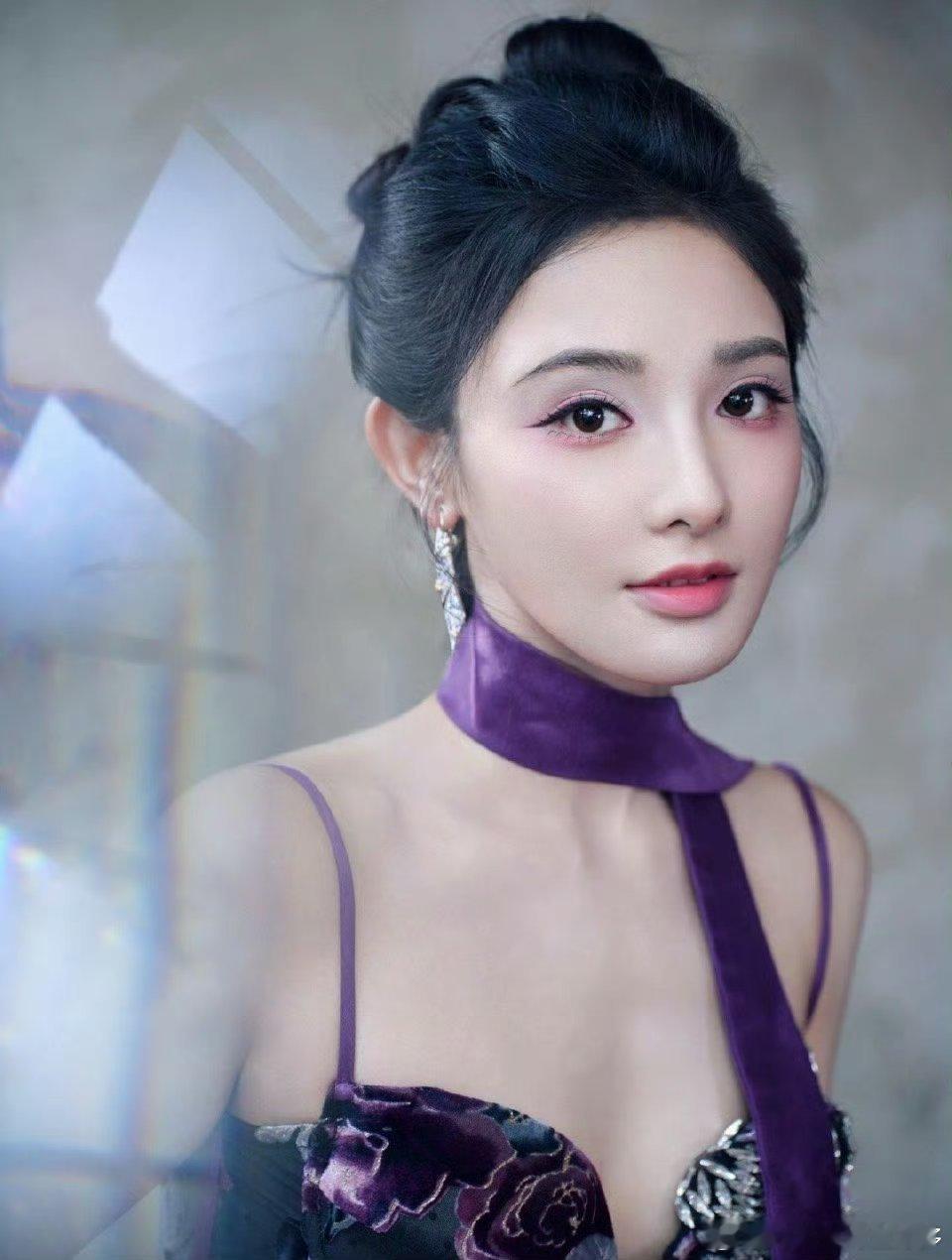 彭小苒 女人不狠地位不稳 粉丝心疼她瘦太多，彭小苒翻牌回复超飒！“女人不狠地位不