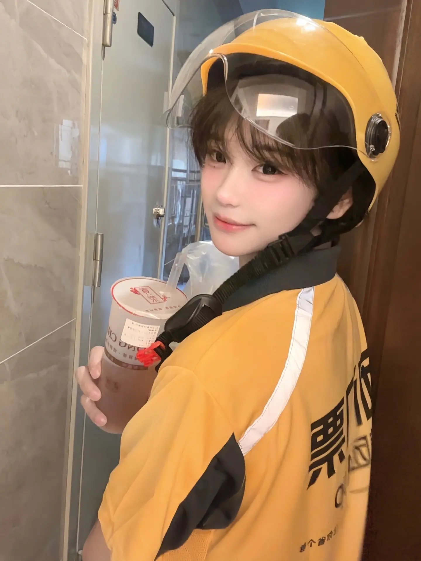 您的外卖已送达。不过已经被我喝了一杯˶ˊᜊˋ˶