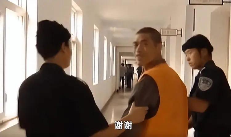 2005年，死刑犯张顺兴吃完“断头饭”，微笑着和母亲告别，然而就在临刑前最后一刻