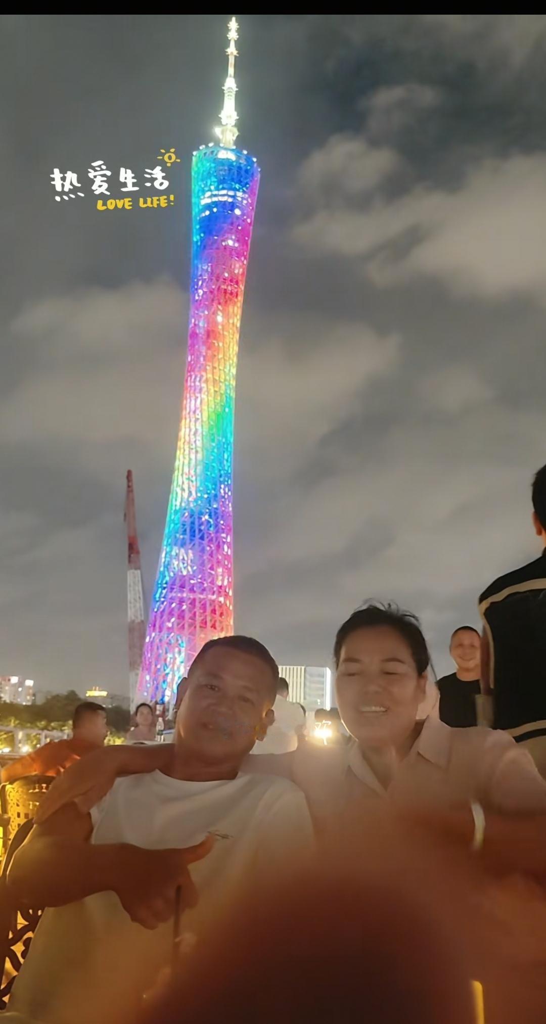 11月10日，全红婵的爸爸全文茂和妈妈来到了广州了，夫妻俩常年在湛江操持家务，这