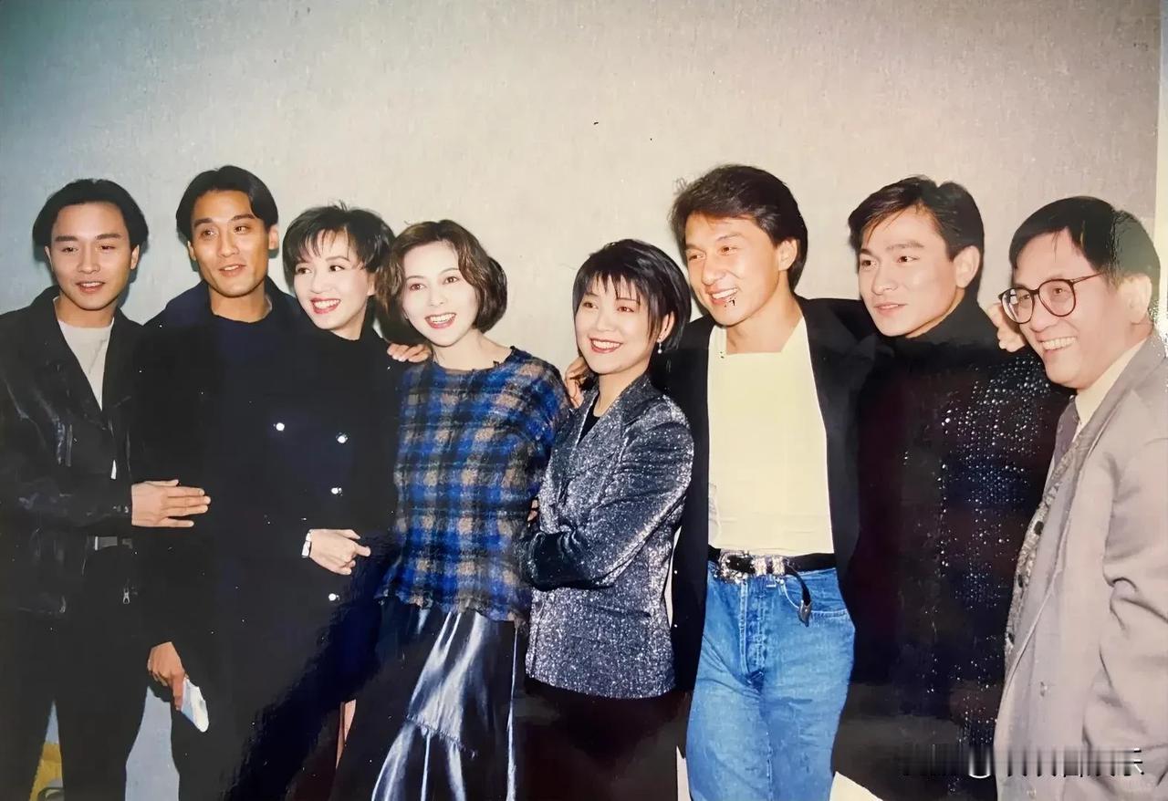 八位港星的合影，只认出关之琳icon和刘德华icon，左边的两位男演员，也很面熟