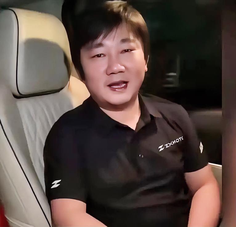 同样是荷兰站拿第四，别人都觉得可惜，唯独张雪笑得特别开心。

不是名次有多完美，