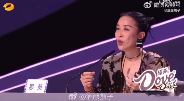 声鸣远扬后台直击，张卓尔舞台风采与独特曲风亮眼，咬字优化更圈粉 