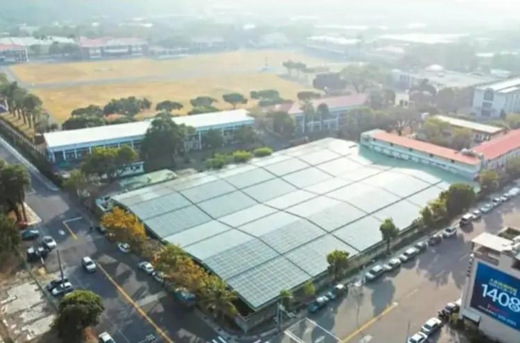 用太阳能板为坦克搭车棚，岛内网民嘲讽是给解放军指示打击目标

中国台湾地区防务部