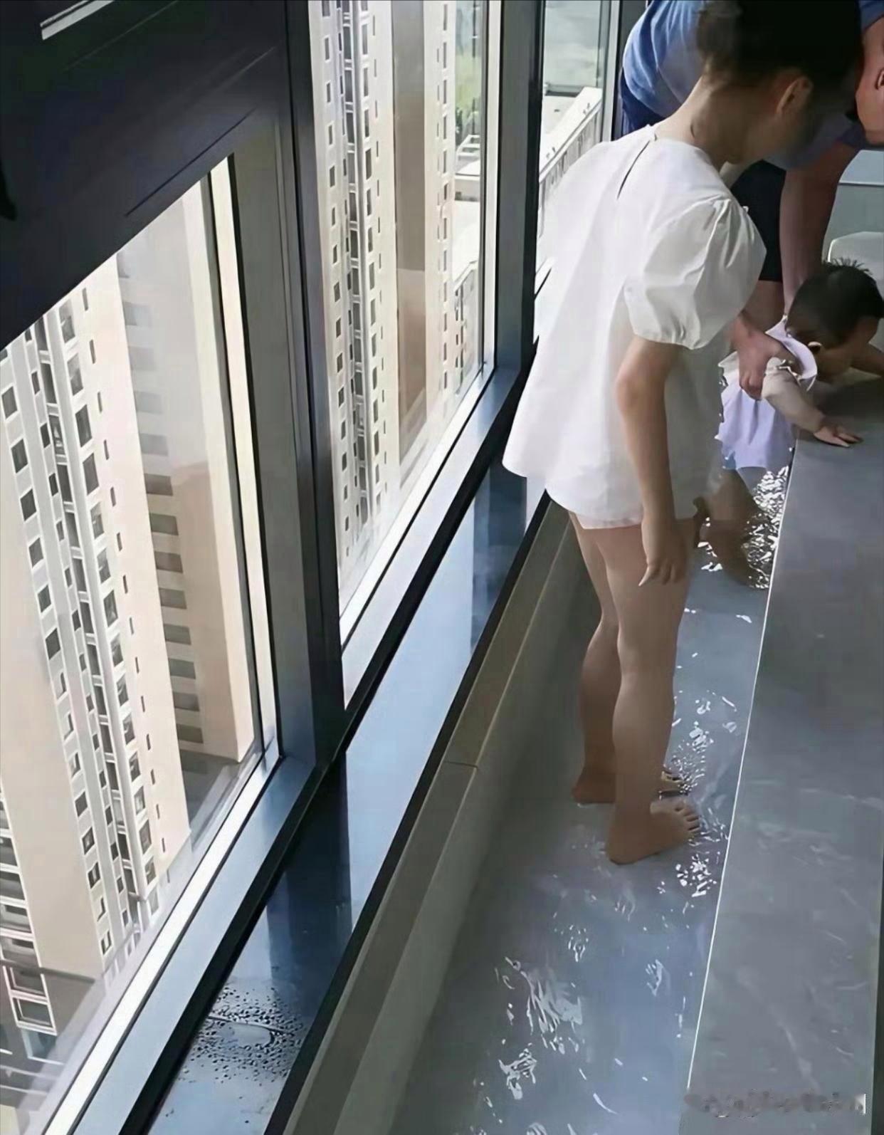 买到楼下的人 估计肠子都悔青了。 ​​​