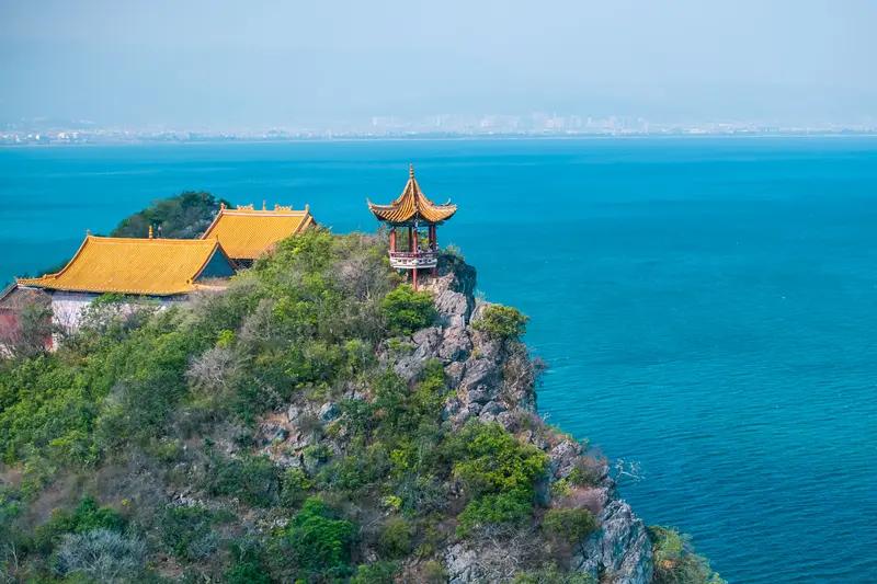 瞧见“风起风息风未语”这一上联，刹那间便觉意境满溢，好似风来风去皆悄然无声，透着