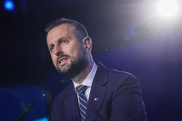 快讯！快讯！ 

央视新闻消息，11月7日，波兰国防部长科西尼亚克-卡梅什说，美