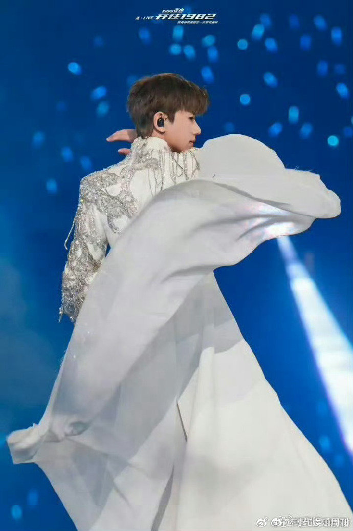 张杰今天鸟巢继续16场张杰鸟巢继续 16 场，每一场都是诚意之作。全程唱跳气息不