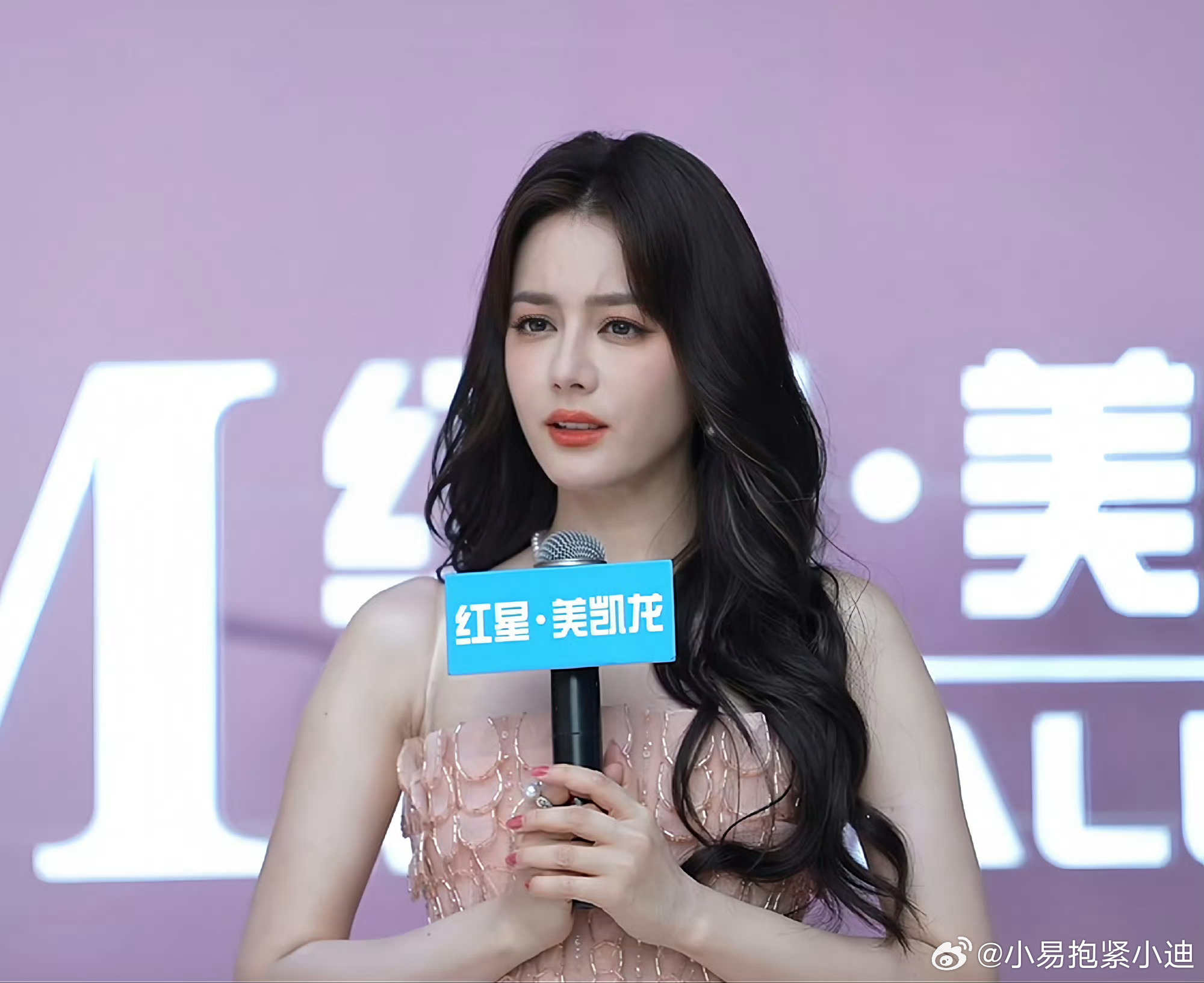 迪丽热巴迪奥巴黎时装周配置迪丽热巴红到巴黎去了迪丽热巴 明艳美人迪丽热巴 ​​​