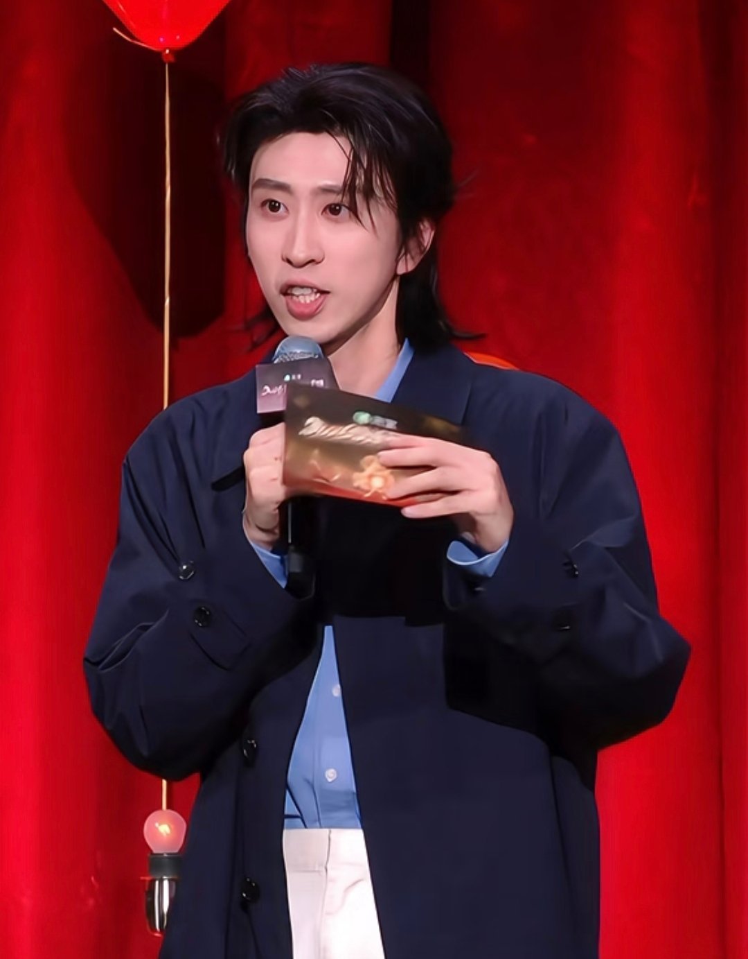 喜人小年夜马晚上班路透 刷到喜人小年夜马晚上班路透，状态在线，坐等爆笑舞台！小年