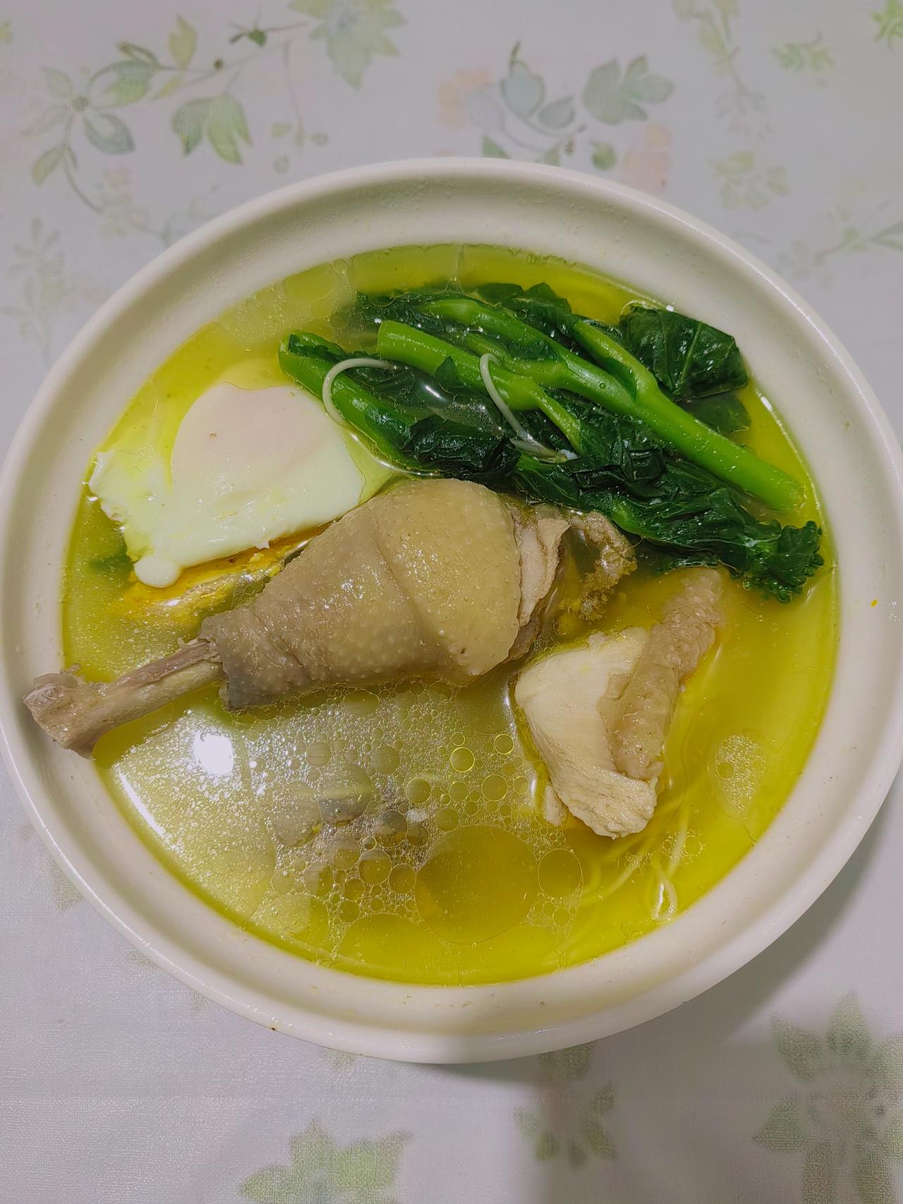 今晚给儿子做的一碗鸡汤面。