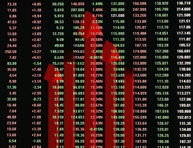 盘面看着翻红别盲目乐观，当下市场举步维艰，短线操作一定要拿捏好减仓节奏
大家有没