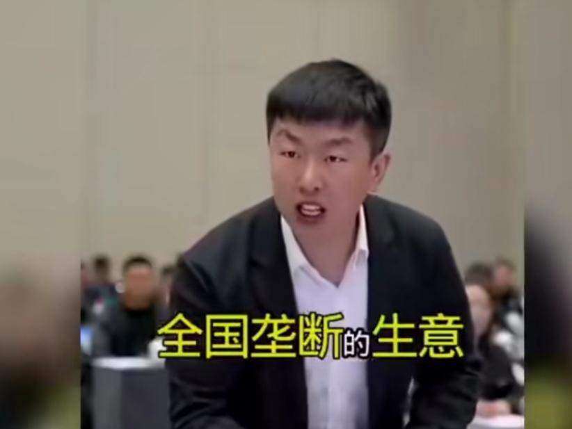直击灵魂深处！大哥的三连问倒出了所有民众的疑惑！请问他们是怎么做到的？

大哥问