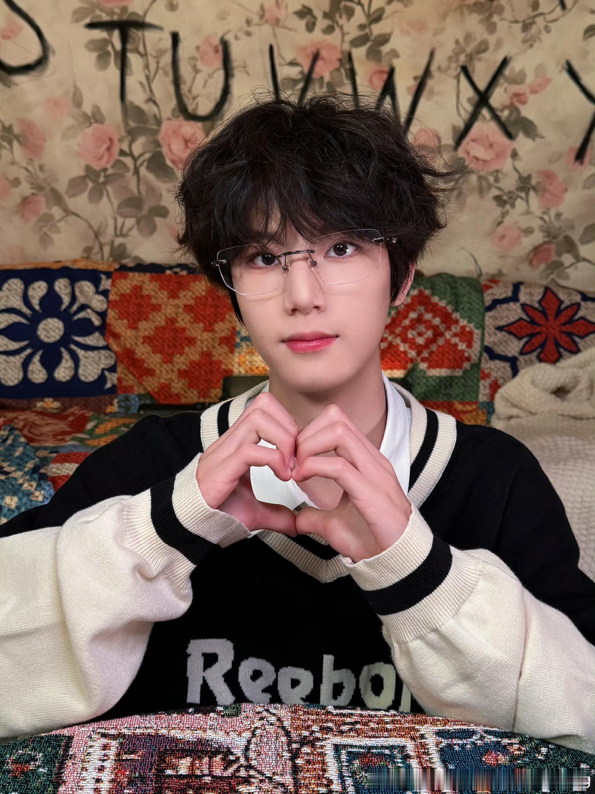 眼睛男好文明👓李煜东 四代唯一门面