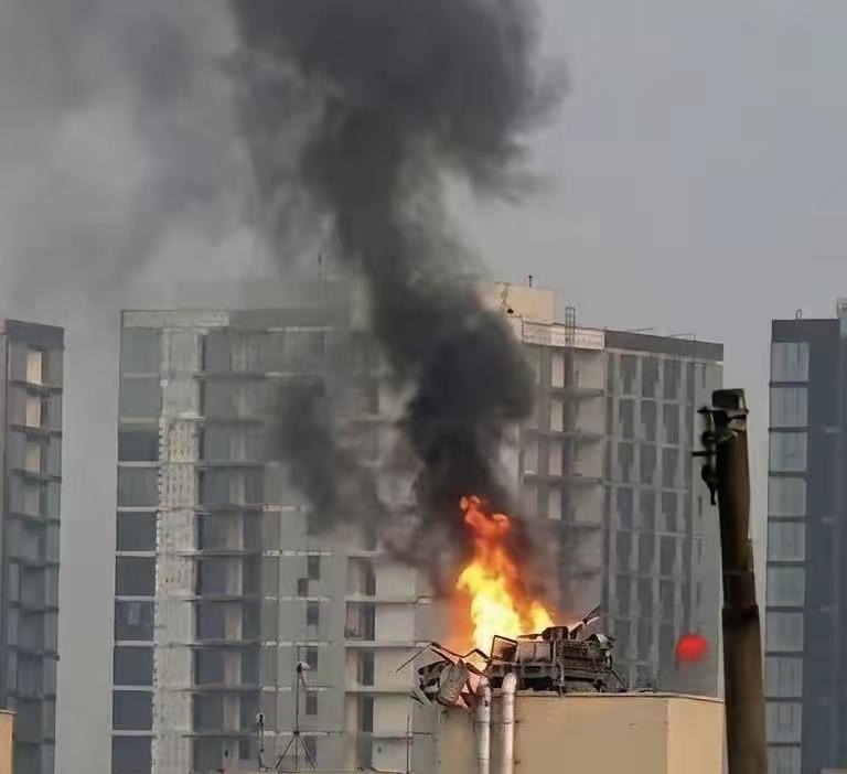 帝国之拉胯！太丢人了，伊拉克什叶派民兵刚刚袭击了巴格达美国大使馆，摧毁了美军C-