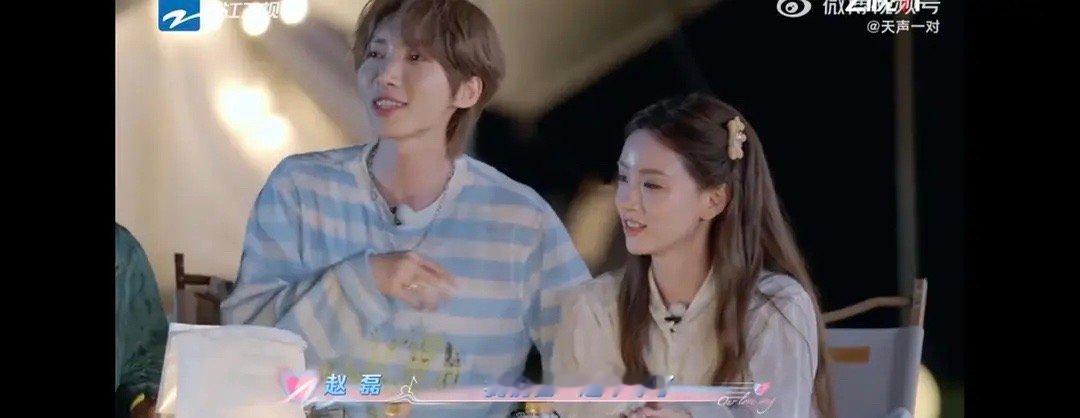 赵磊亲口承认，和qko在一起十年了，已知，赵磊当年参加燃烧吧少年是2015年，出