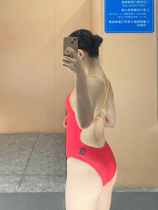 是个色彩明亮充满生命力的夏天。
