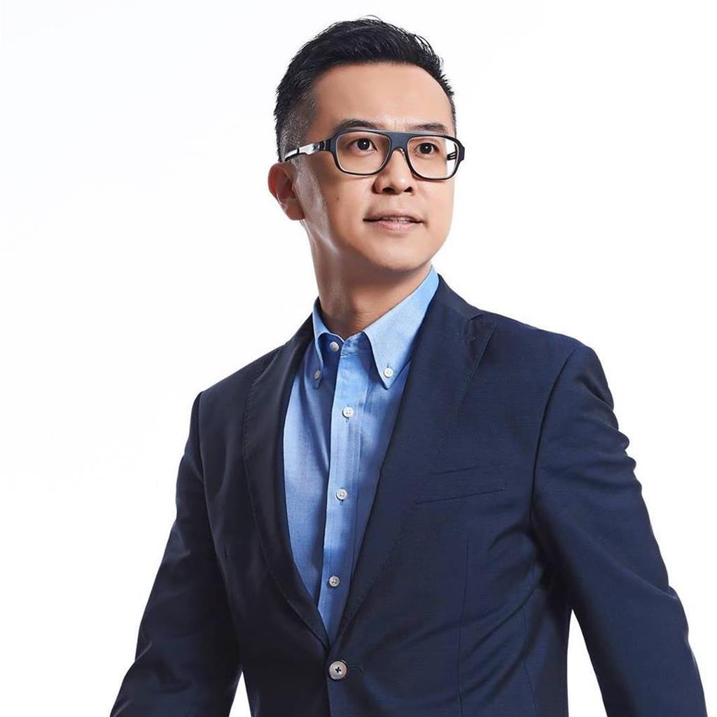 士林北投区议员参选人、花卉公司副董事长的黄子哲，却在14日下午突然对外宣布，因某