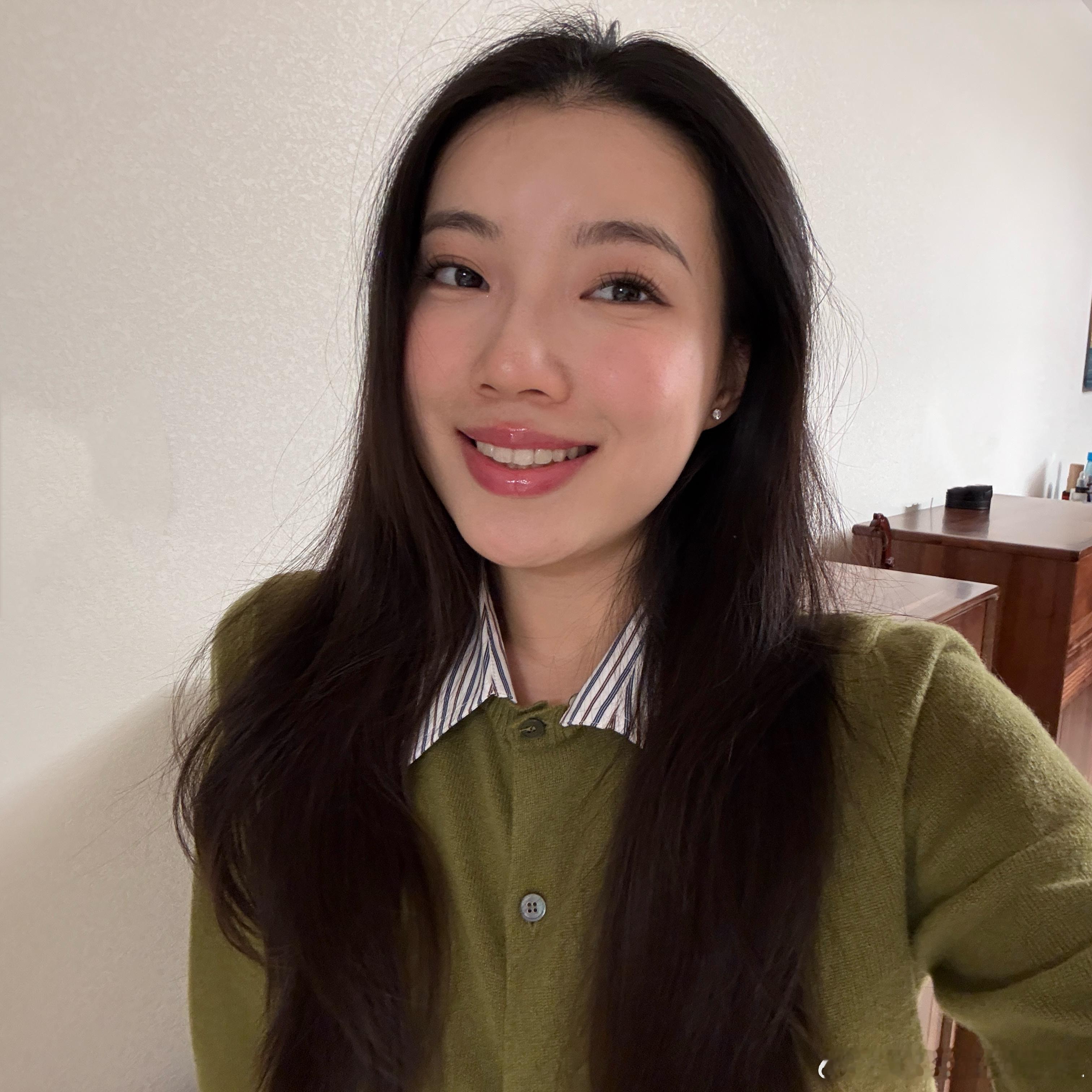 尝试了一下新的妆容兄弟们觉得咋样？（哈哈哈哈哈这是什么称呼） 