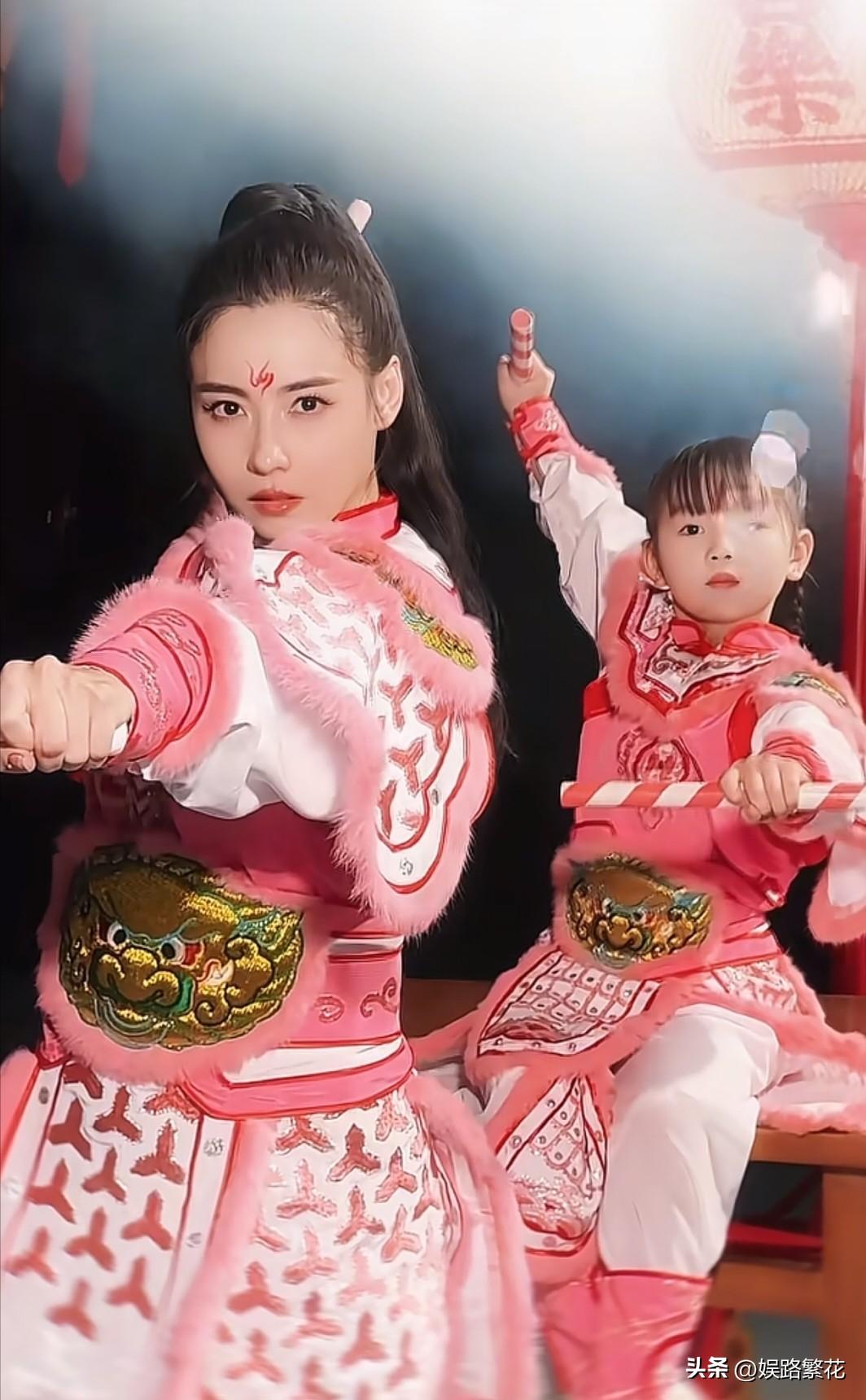 张柏芝拜师6岁“小孩姐”庄恩琪学英歌舞！视频里，46岁张柏芝跟着非遗小传人庄恩琪