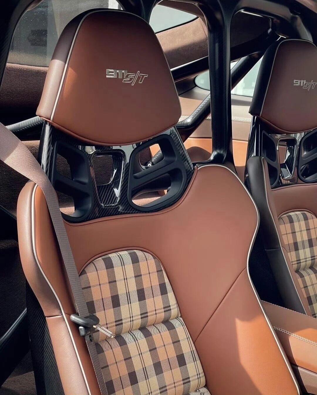 老钱味儿扑面而来：保时捷911 S/T内饰用了这种格子，身家半个小目标请不要考虑