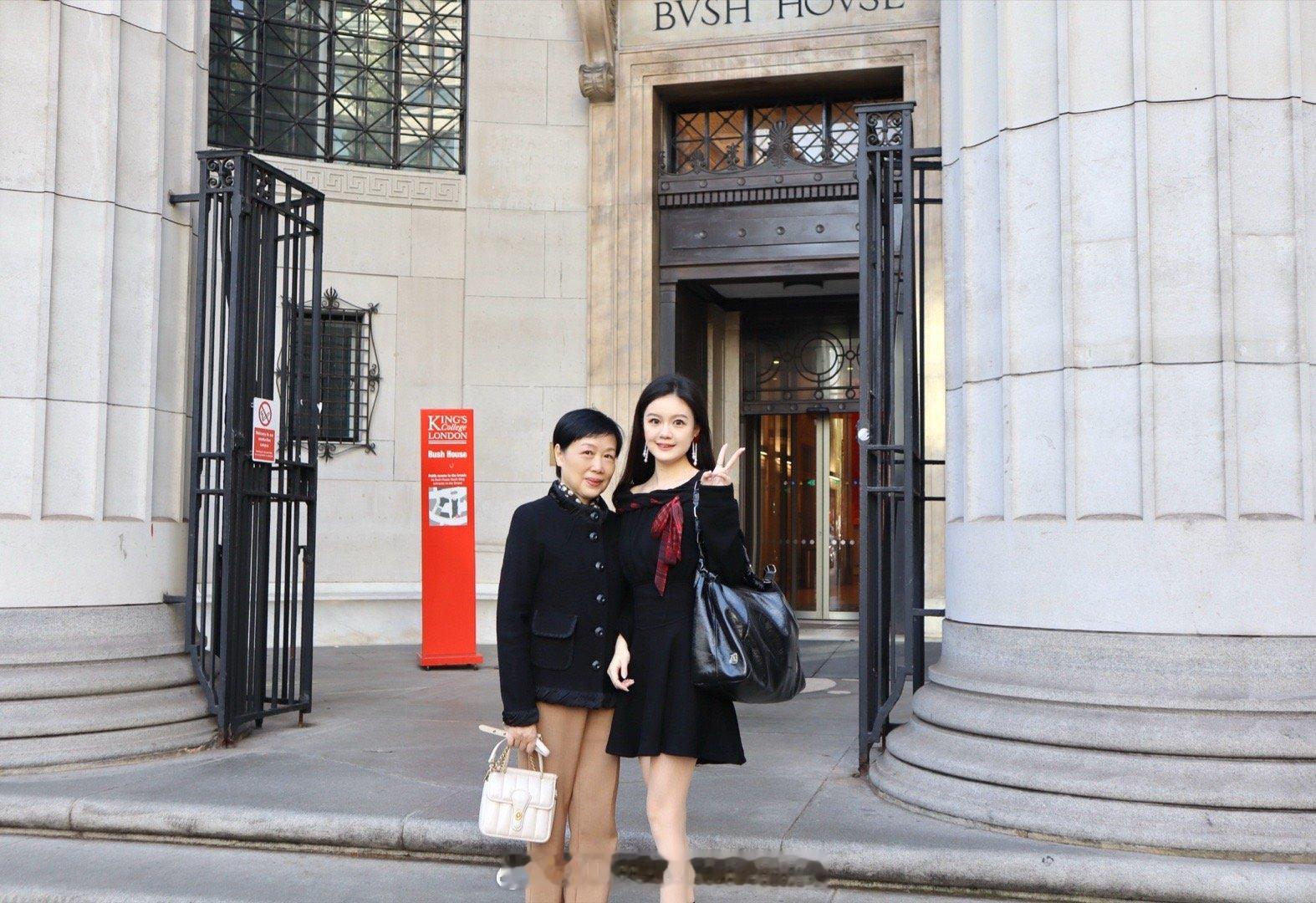 毕业三年 带妈妈来我的学校啦～👩🏻‍❤️‍👩🏻  ​​​