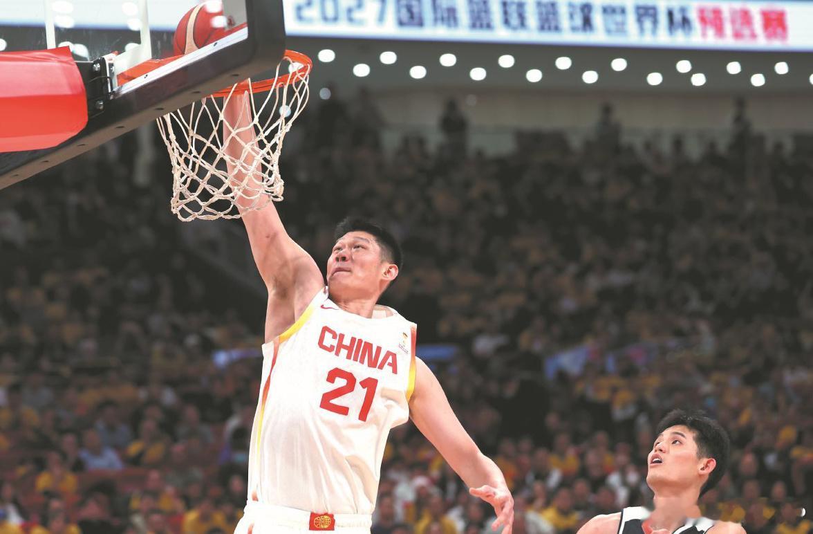 沧海横流方显英雄本色！中国男篮上下半场反差感十足，上半场打得有多面，下半场打得就