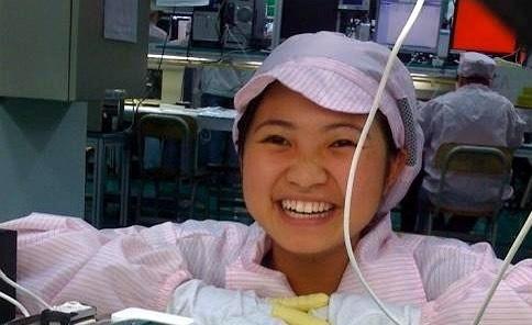 【还记得18年前那个惊艳全球的“iPhone女孩”吗？她现在怎么样了？】
时间过