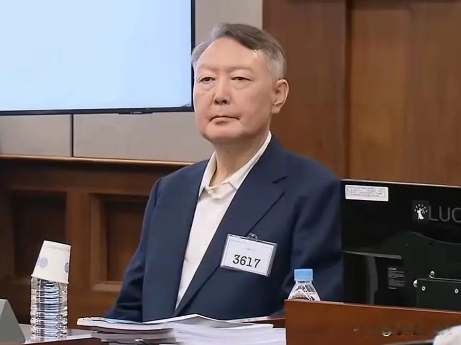 尹锡悦费尽九牛二虎之力，多次才考过的律师资格，因7年判决生效被吊销！
尹锡悦戒严