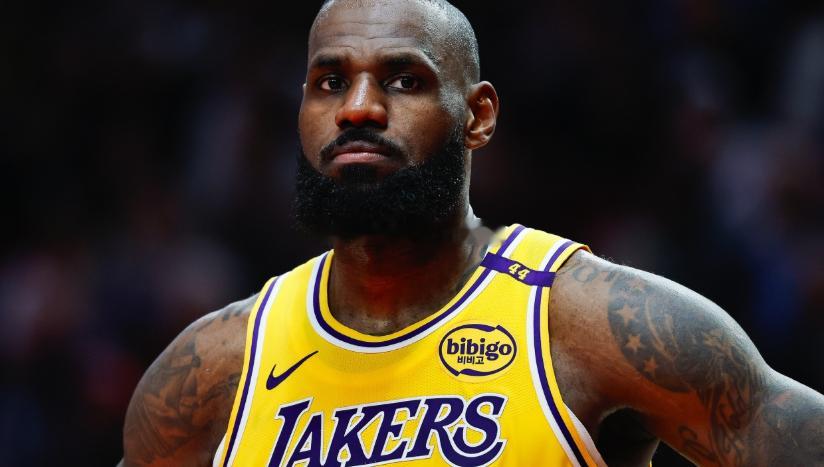 NBA常规赛，湖人客场116-114击败太阳。本场比赛湖人在关键时刻顶住太阳的反