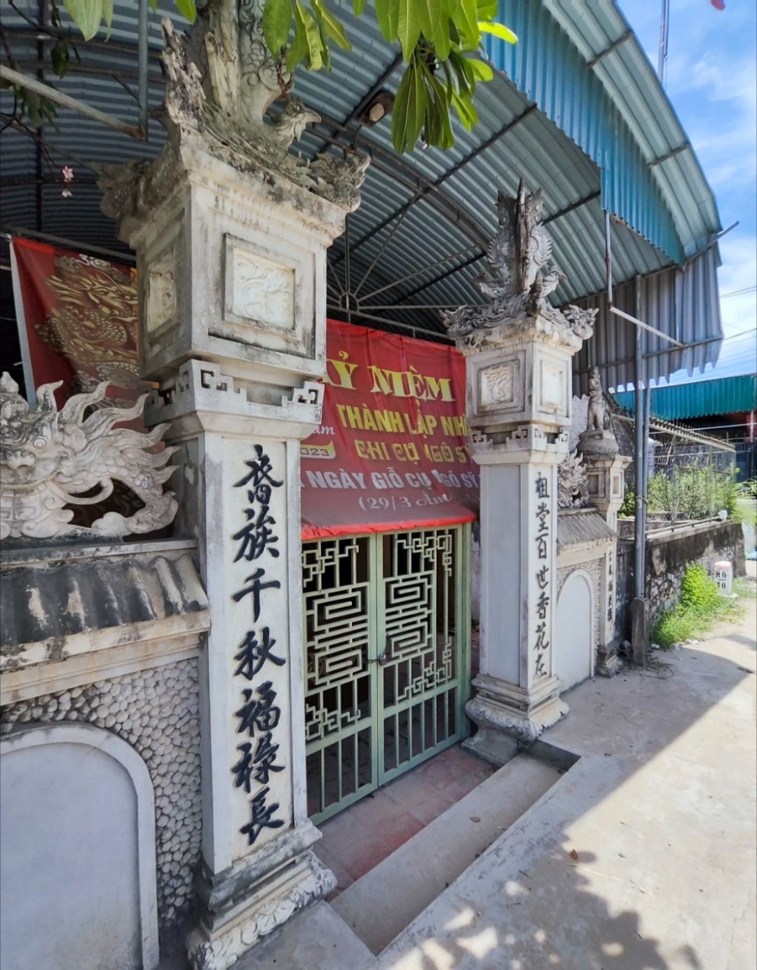 越南的庙宇都是汉字，中北部义安省这一个小庙居然写的孙文族，是不是咱们广东的孙中山