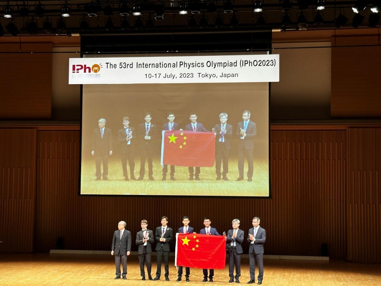 有人说，获得奥赛金牌的那些天才学霸，纯粹只想搞科研的都留在了美国，而技术不错还有