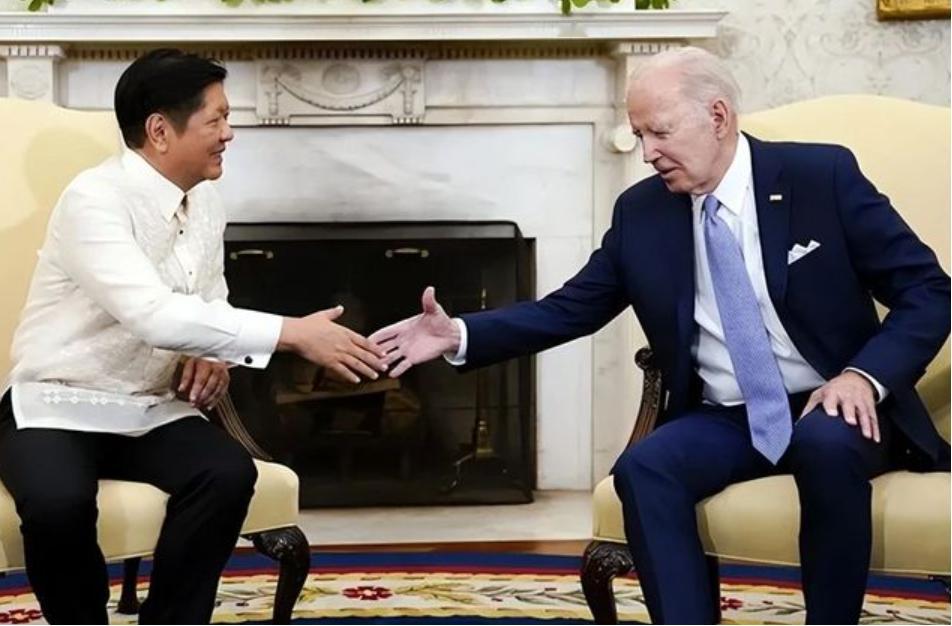 南海出事，16国兵力高呼夺岛，中国造军舰被击沉，解放军划落弹区。
 
随着名义上