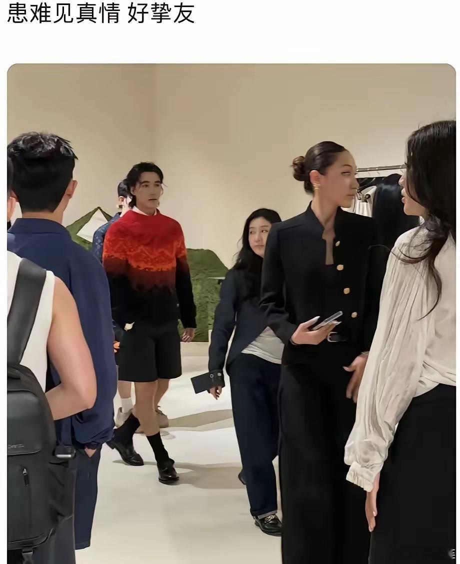 敢给LV站台，这是吃准了没人敢动LV了！就在所有明星出席活动，都纷纷隐藏自己的L