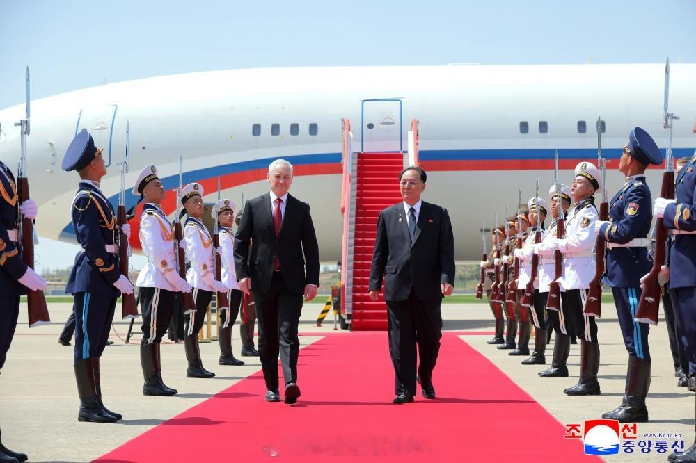 【俄罗斯联邦国防部长抵达平壤出席海外军事作战功勋纪念馆竣工典礼】朝中社平壤４月２