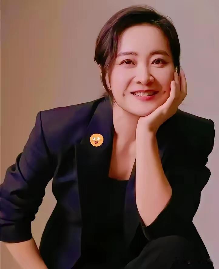 贾玲拍《你好，李焕英》卖了54.13亿，她最后拿进自己腰包的钱是9065万。那年