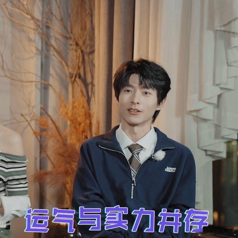 谁懂啊！文韬玩游戏的从容感真的太绝了！技术过硬还不急躁，不管什么游戏都能快速上手